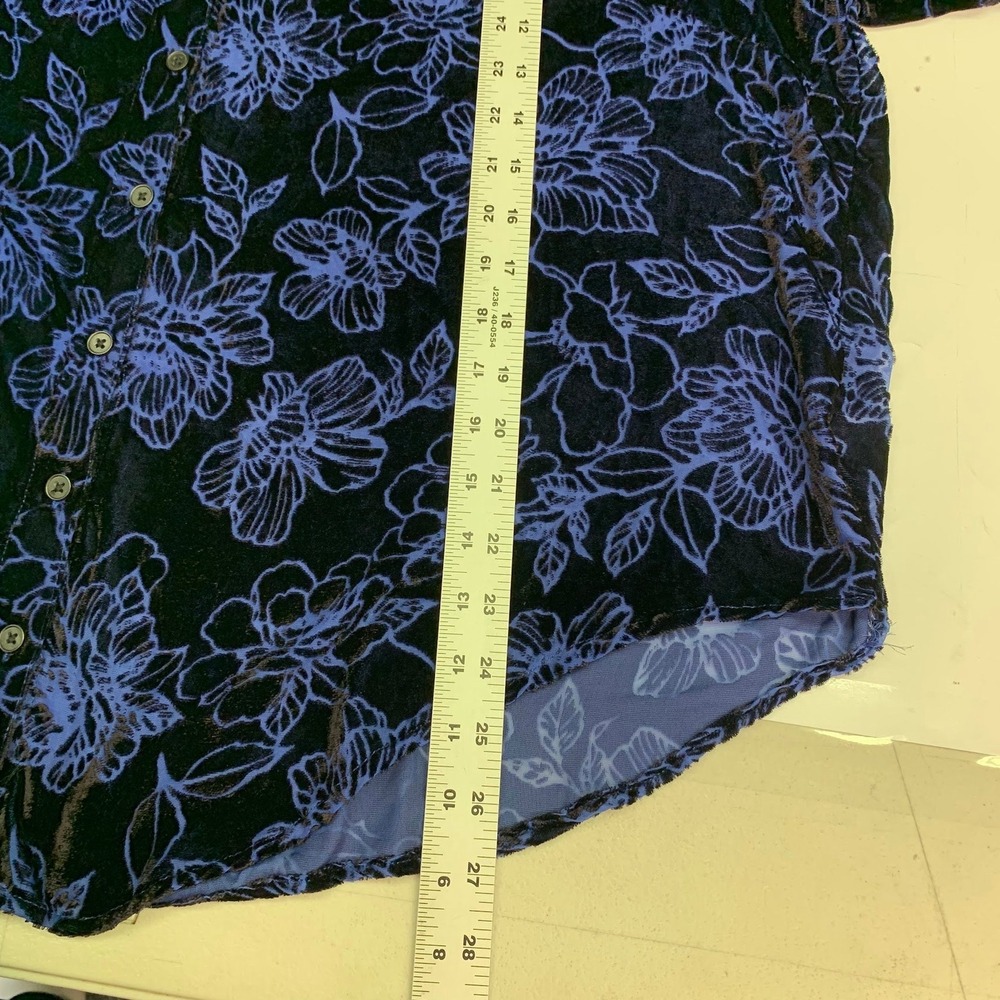 Torrid Blue Floral Burnout Velvet Button Down Shirt Womens Size 1 Long Sleeve - Picture 12 of 12